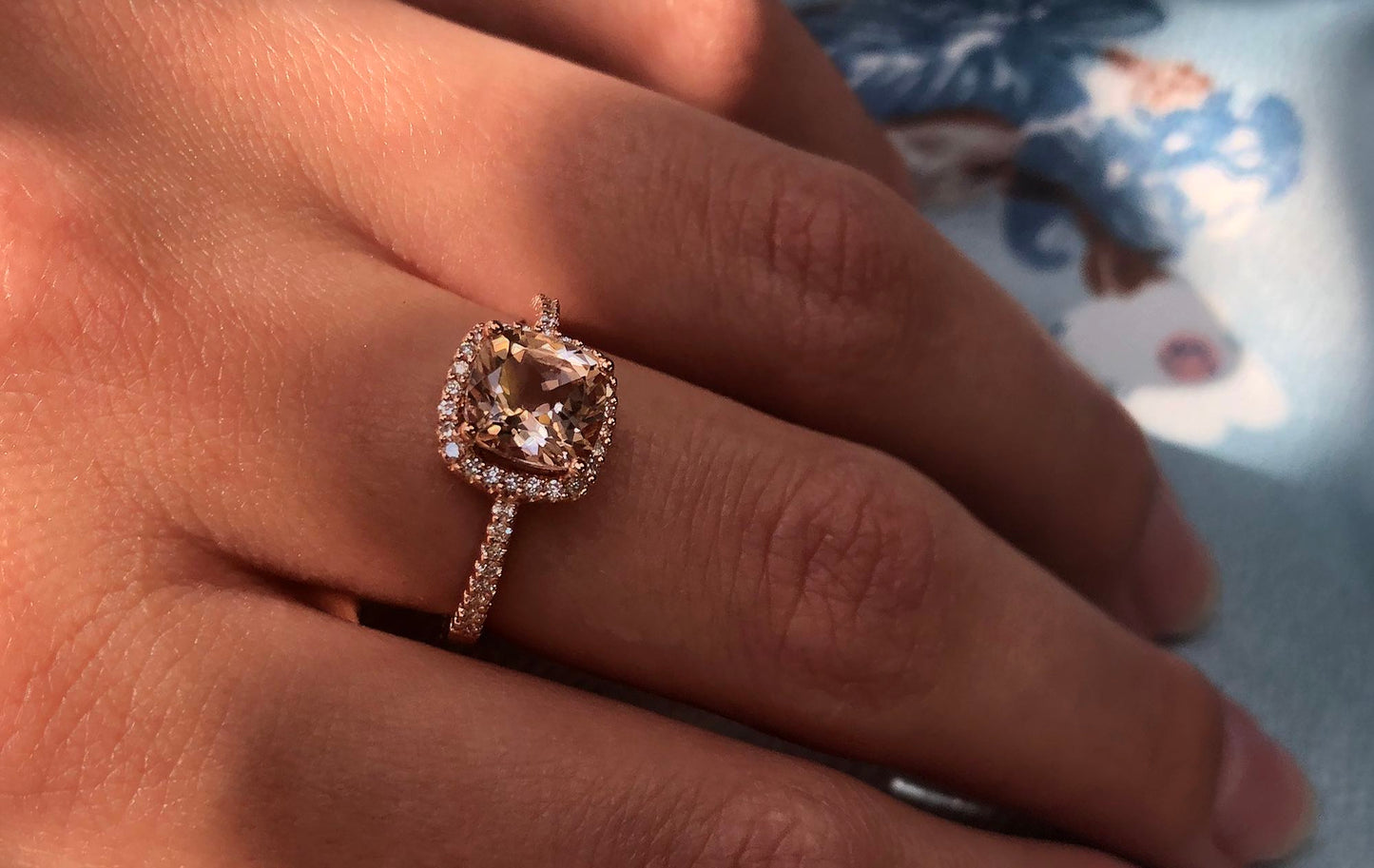 Amarant Rosé diamantring i rosé 585 gull W/SI totalt 0,23 ct. med morganitt 1,3 ct.