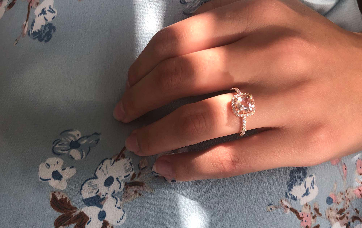 Amarant Rosé diamantring i rosé 585 gull W/SI totalt 0,23 ct. med morganitt 1,3 ct.