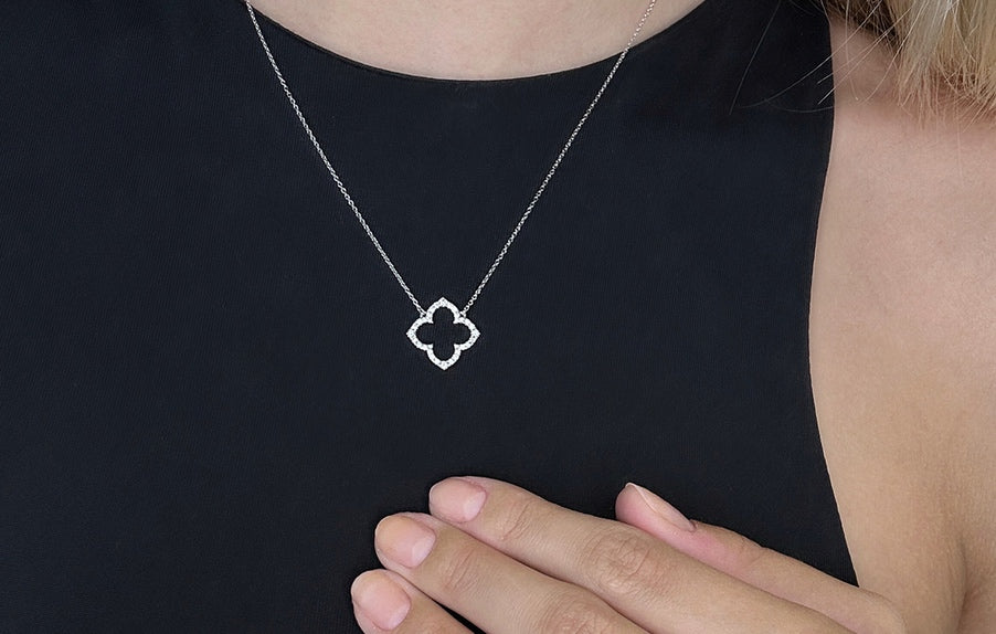 Arabella anheng (Montert på kjede) i hvitt 585 gull med diamanter TW/SI totalt 0,25 ct.