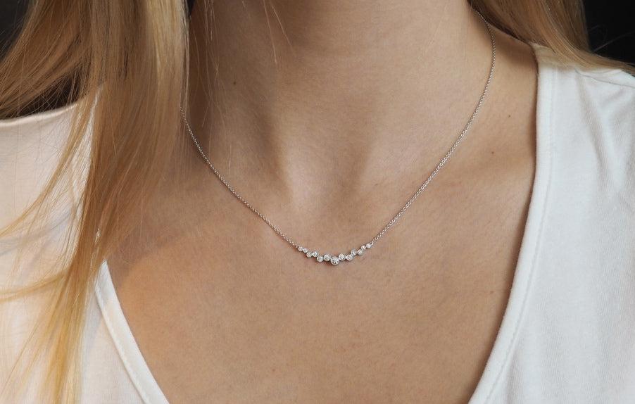 Ariadne anheng og kjede i hvitt 585 gull med diamanter W/SI totalt 0,30 ct.