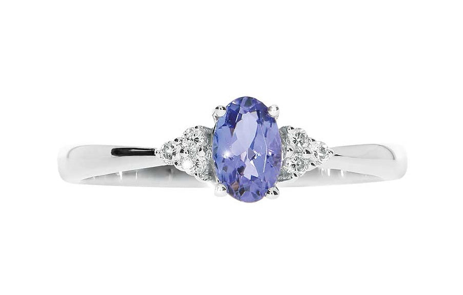 Atlantis diamantring i hvitt 585 gull W/SI totalt 0,08 ct. med ovalslipt tanzanitt 6x4 mm / ca 0,45 ct. .