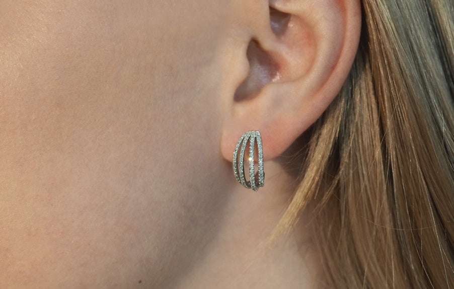 Cascade øredobber i hvitt 585 gull med diamanter TW/SI totalt 0,33 ct.