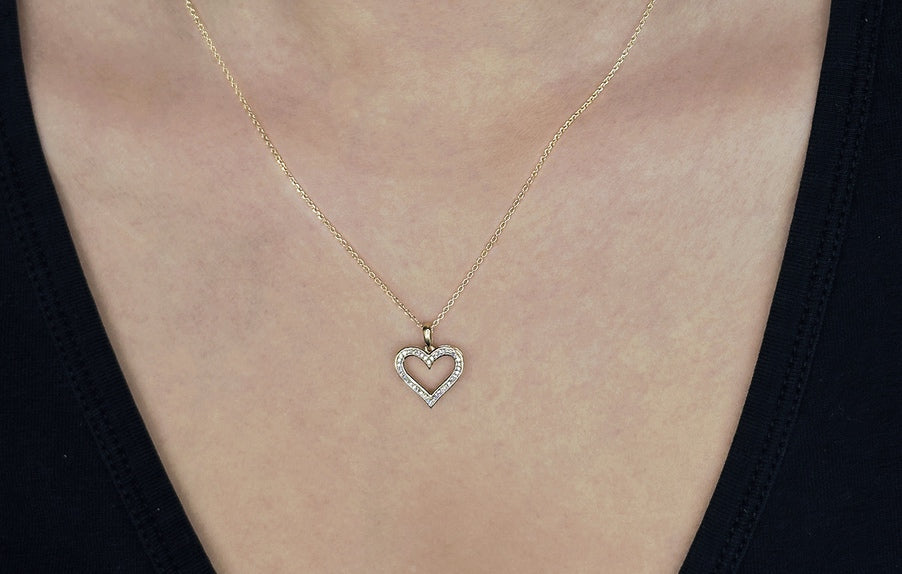 Cupid anheng i gult 585 gull med diamanter TW/SI totalt 0,10 ct.