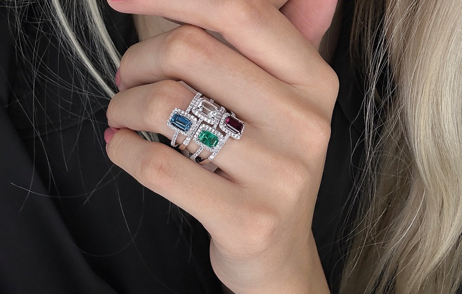Harmony diamantring i hvitt 585 gull W/SI totalt 0,18 ct. med smaragdslipt hvit topas 0,70 ct