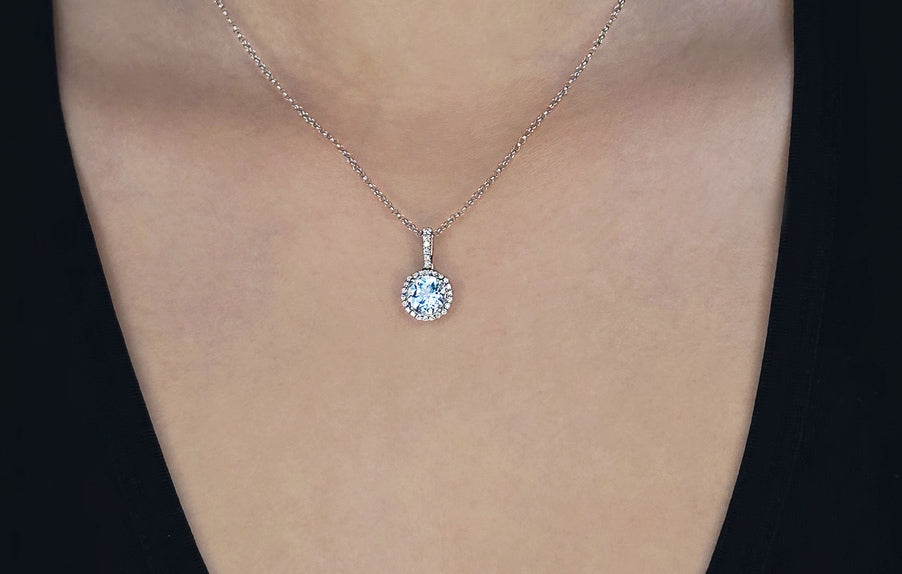 Juno anheng i hvitt 585 gull med diamanter W/SI totalt 0,19 ct. og Akvamarin