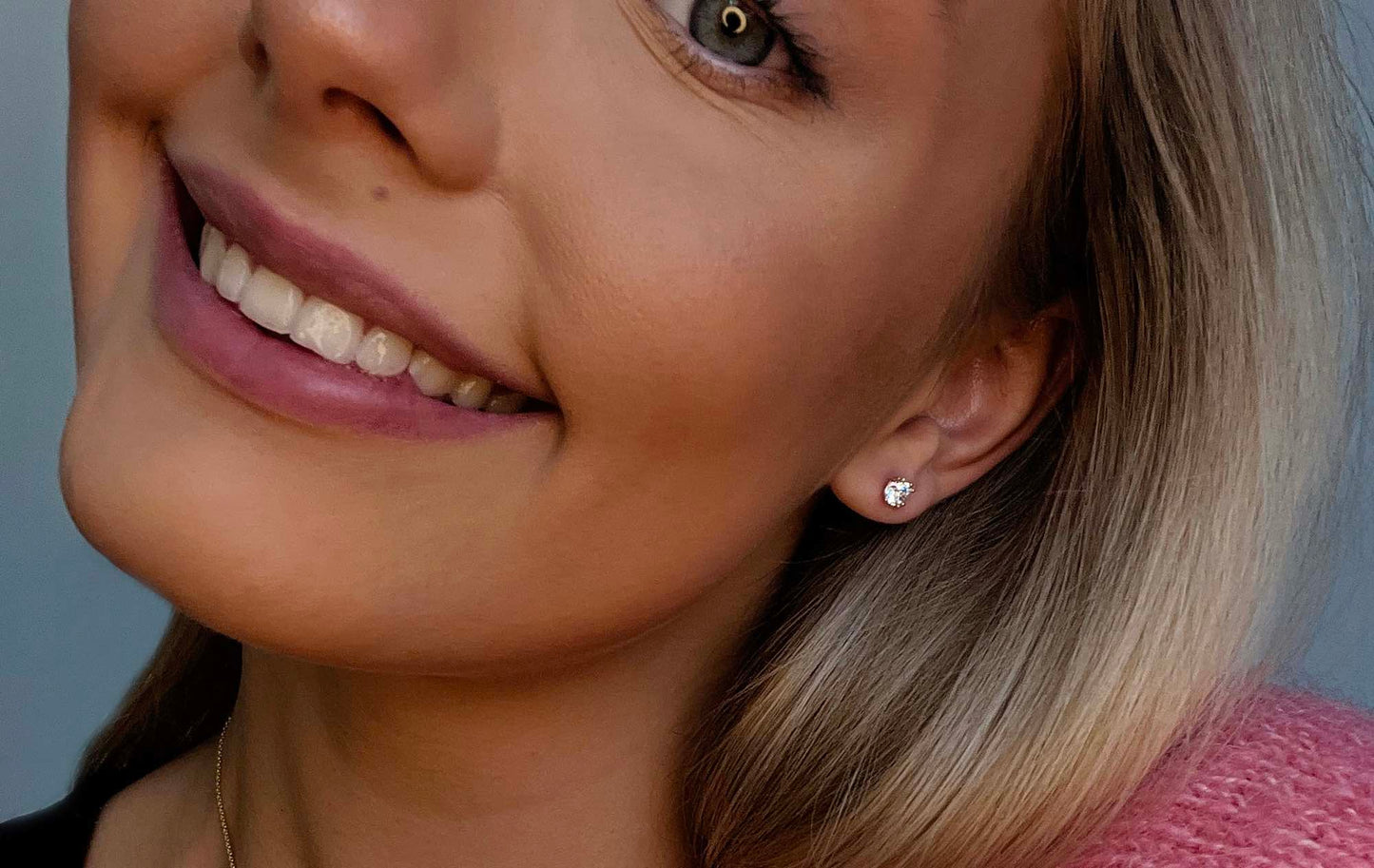 Luna øredobber i gult 585 med Cubic Zirkonia.