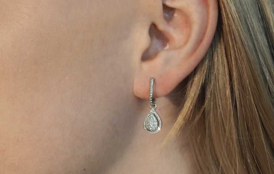 Mirabelle øredobber i hvitt 585 gull med diamanter TW/SI totalt 0,40 ct.