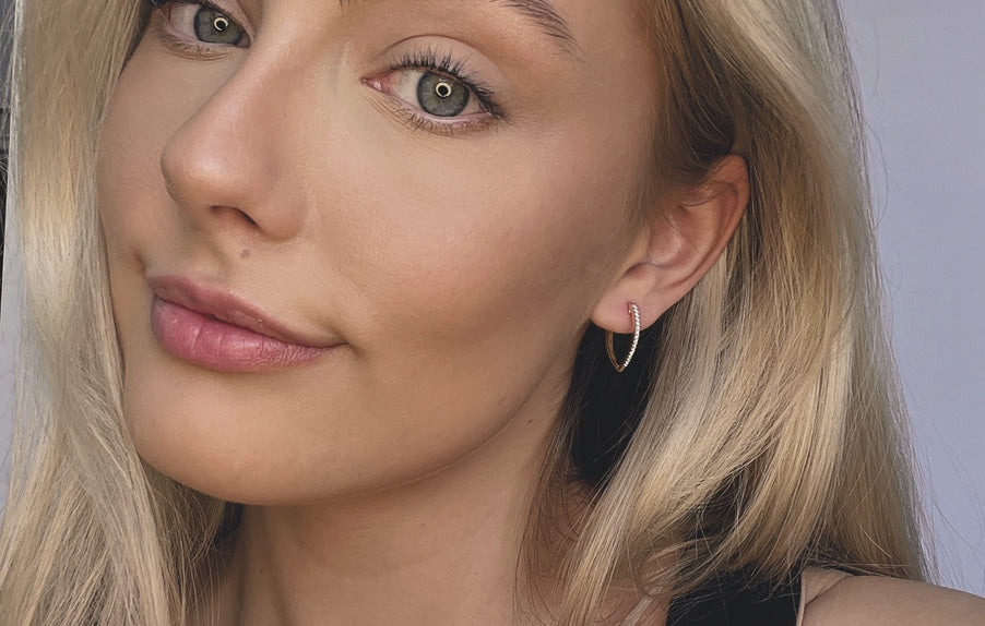 Miranda øredobber i gult 585 gull med diamanter TW/SI totalt 0,15 ct.