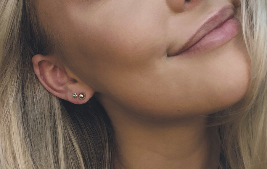 Natalia øredobber i hvitt 585 gull med diamanter W/SI totalt 0,08 ct.