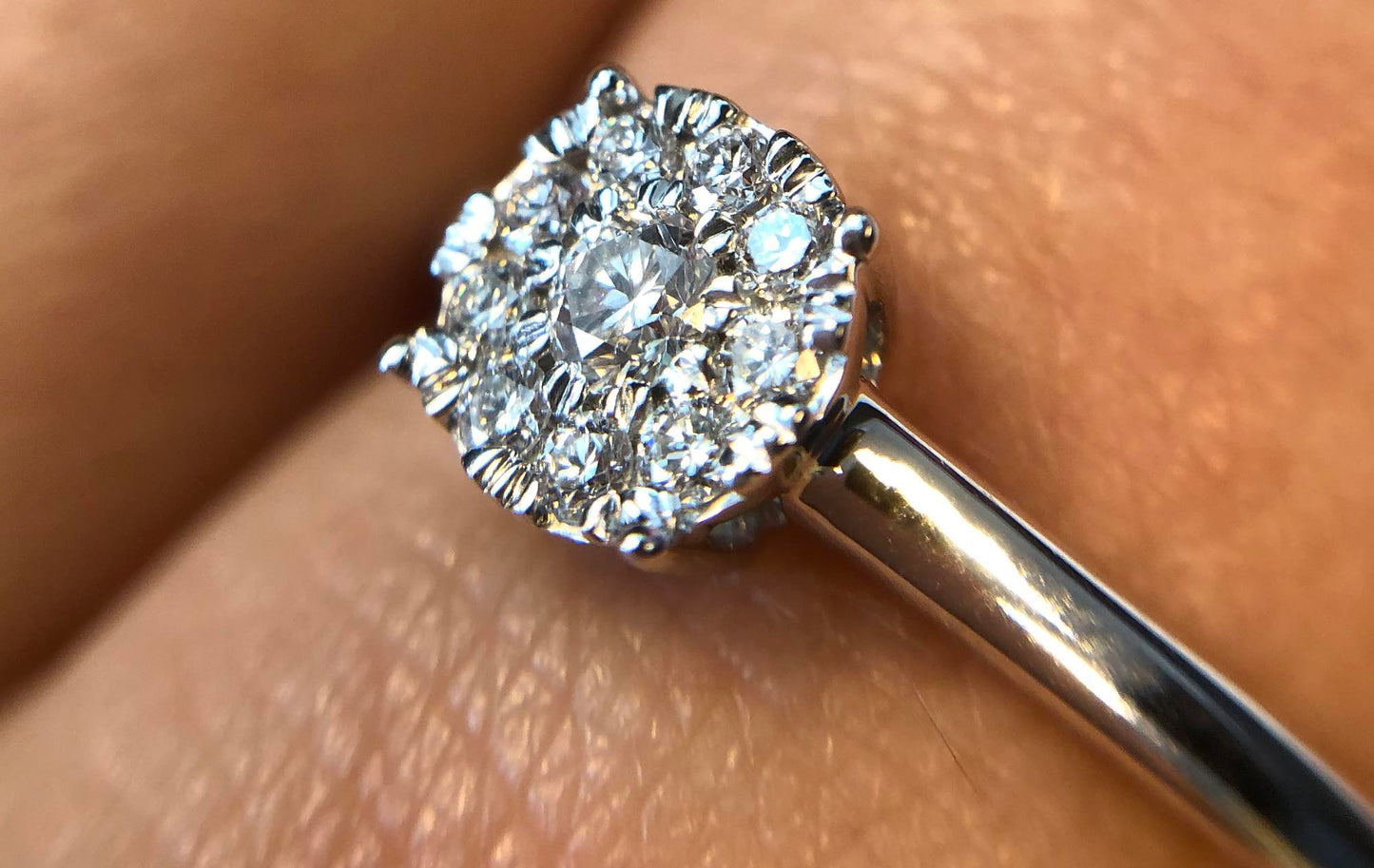 Victoria diamantring i hvitt 585 gull TW/SI totalt 0,20 ct.