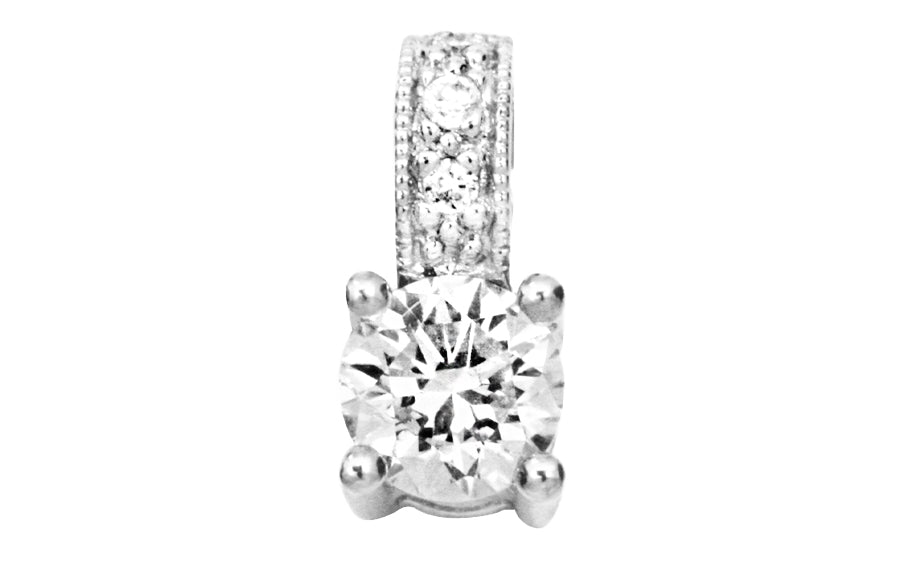 Polar anheng i hvitt 585 gull med diamanter TW/SI total 0,26 ct. (senterdiamant 0.24 ct.).