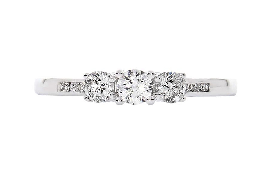 Angelica diamantring i hvitt 585 gull TW/SI totalt 0,50 ct.