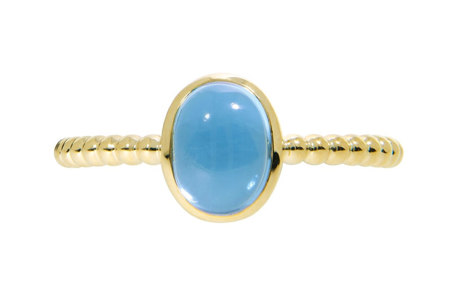 Candy ring i gult 585 gull med Cabochonslipt London blue topas.