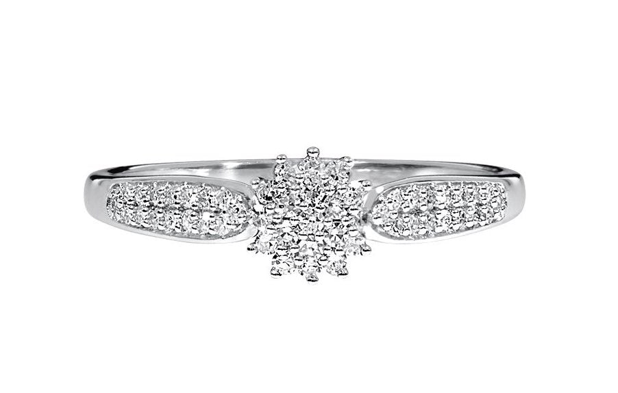 Lucinda diamantring i hvitt 585 gull TW/SI totalt 0,20 ct.
