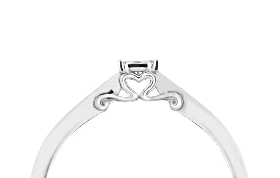 Vivianne diamantring i hvitt 585 gull TW/SI totalt 0,15 ct.
