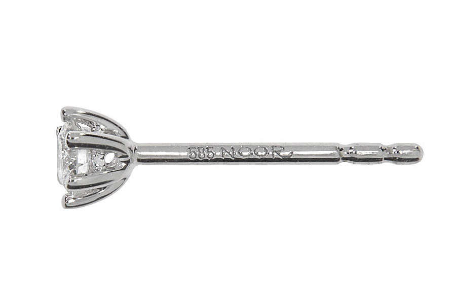 Grace øredobber i hvitt 585 gull med diamanter TW/SI totalt 0,10 ct.