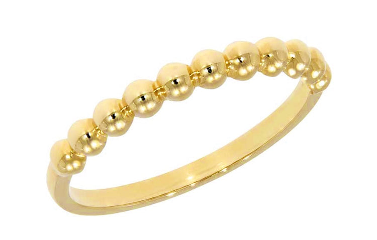 Ring uten sten og glatte ringer i 14 karat gull på hvit bakgrunn fra Gullbutikken.no