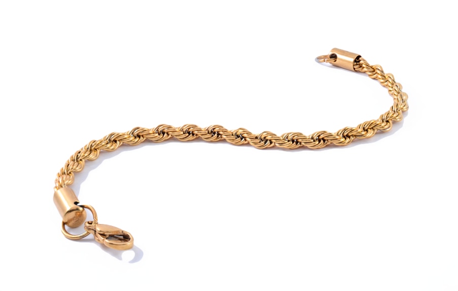 Eksklusivt cordelarmbånd i 14 karat gull på hvit bakgrunn fra Gullbutikken.no
