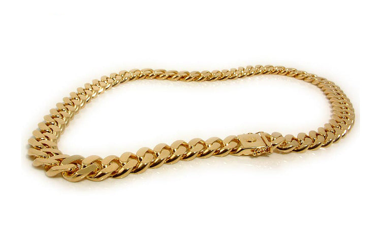 Solid panserarmbånd i 14 karat gull på hvit bakgrunn fra Gullbutikken.no