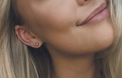 Natalia øredobber i hvitt 585 gull med diamanter W/SI totalt 0,08 ct.